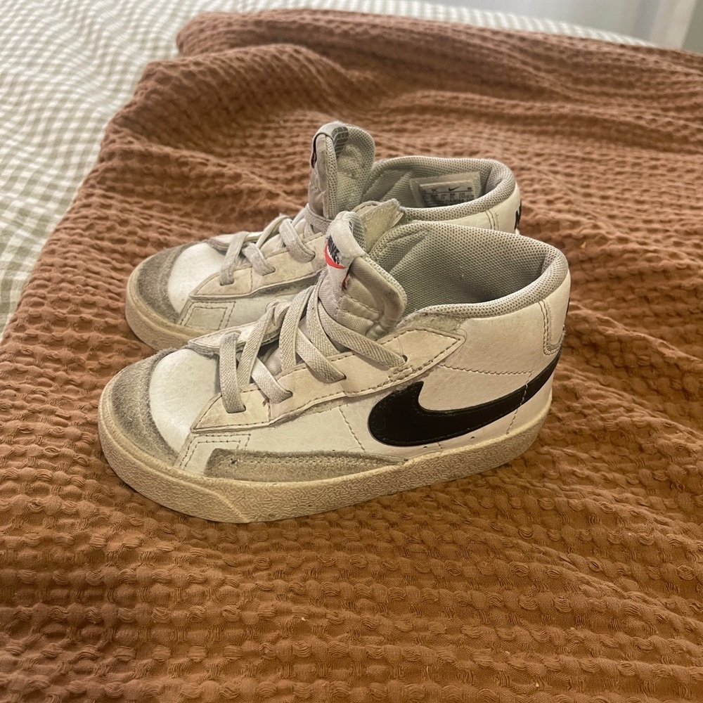 Nike Blazer Size 9C